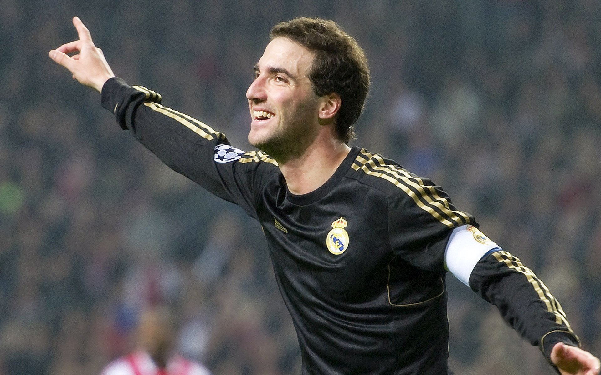 爱游戏体育-里程碑之夜变天方夜谭？开拓者赛后急调名单备战欧冠，TheShy与50激战DWG看傻全球球迷